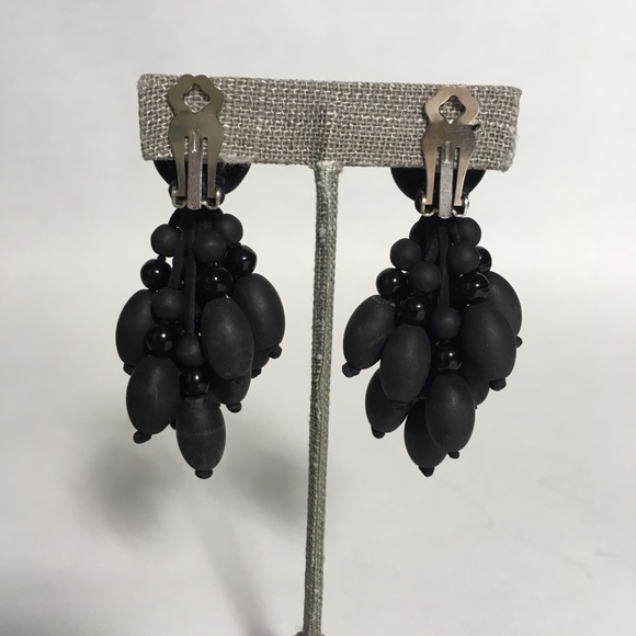 Black bead clip-on earrings - Picture 2 of 3